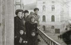 На балконі будинку №14 площі Соборної