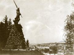 Пам'ятник Бартошу Гловацькому та вид на місто