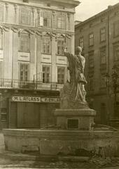 Криниця з фігурою Адоніса