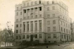 Будинок "Енергозбуту" ("Львівенерго") на роздоріжжі вулиць Інститутської (Свєнціцького) та Івана Франка