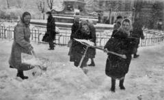 Очищення проспекту Свободи взимку (початок 1960-х)
