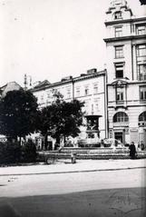 Фонтан на площі Марійській