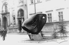 Пам'ятний знак на площі Стефана Яворського