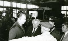 Перший секретар Львівського обкому партії Яків Погребняк на заводі "Львівсільмаш"