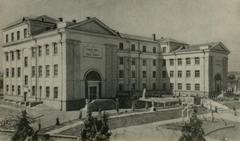 На початку 1950-х років збудована середня школа ім. І. Франка на вул. Скісній, 1