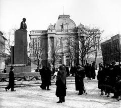 Lenin monument near Lenin museum