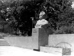 Monument to Yurii Melnychuk