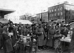 Російські вояки на Краківському ринку