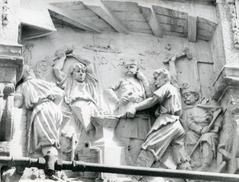Building at 5 Horskoii st. Bas-relief