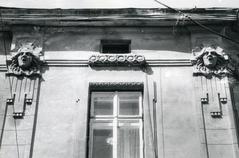 Маскарони на вулиці Вітовського, 7 