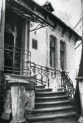 Вхід до будинку на вул. Вербицького, 4