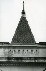 Шпиль будинку на вул. Менделєєва, 2
