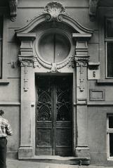 Main entrance of the buiding at 6 Kotsyubyns'koho st. 
