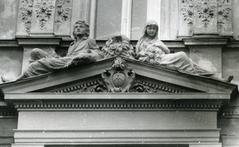 A medical institution at 47 Konovaltsia St. Sculpture decor