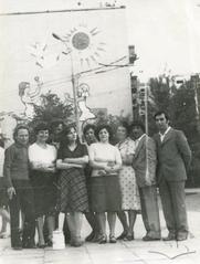 Group of young people against the background of the building № 118 Kutuzova street (Tarnavskoho street now)
