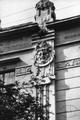 Сецесійна лізена з маскароном і обеліск будинку на вул. Акад. Павлова, 2