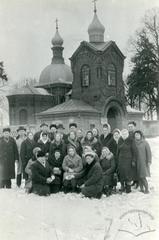 Портрет перед церквою Св.Миколая