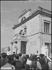 1 травня 1951 р. та меморіальна дошка