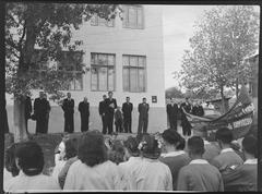 1 травня 1951 р. та меморіальна дошка