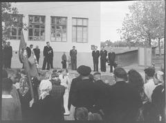1 травня 1951 р. та меморіальна дошка