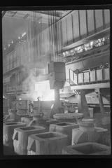 Pouring steel in the moulder