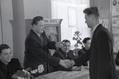 Вручення партквитків у Жовтневому райкомі КПРС