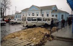 Будівельне сміття біля вокзалу пролежало кілька місяців