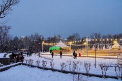 Новорічна вулична ковзанка в Театральному сквері