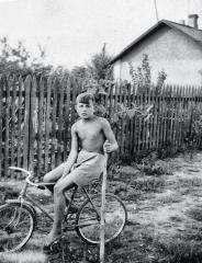 Хлопчик на велосипеді