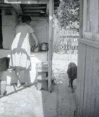 Колона, Іллічівський район м. Жданов (Маріуполь), літня кухня.1965 рік.