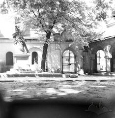 Фігура Христа у південному подвір'ї Вірменської церкви