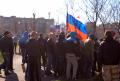 Натовп чоловіків зі спини