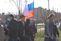 Чоловіки з прапором