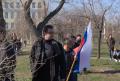 Чоловіки з російським прапором
