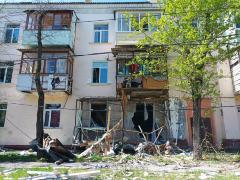 Пошкоджений будинок на вулиці Менделєєва