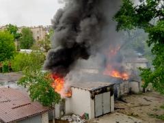 Пожежа у гаражній забудові