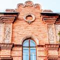 Фрагмент оформлення будівлі по вул. Дружби Народів