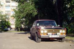 У дворі пр. Космонавтів 10