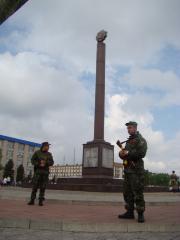 біля стели Перемоги
