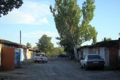 Гаражі та старе кладовище