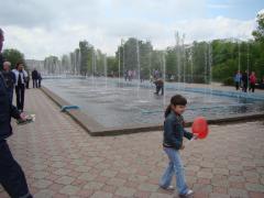 Фонтани за площею Перемоги