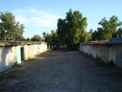 Гаражі та старе кладовище