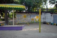 Імпровізований дитячий майданчик