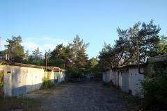 Гаражі та старе кладовище