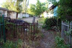 Гаражі та старе кладовище
