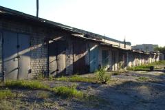 Гаражі та старе кладовище