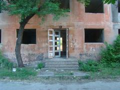 Закинута будівля