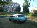 Автомобіль у дворі