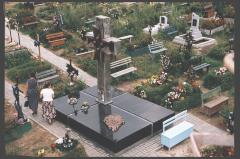 Меморіал на цвинтарі