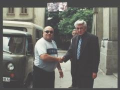 Директор театру зустрічає гостей фестивалю "Золотий Телесик"